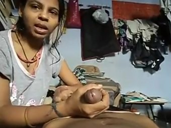 Sexy Indian Bhabhi Giving Blowjob Homemade Clip