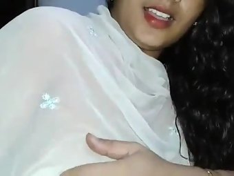 Sexy Mallu Divya Bhabhi XXX Porn Showing Indian Tits