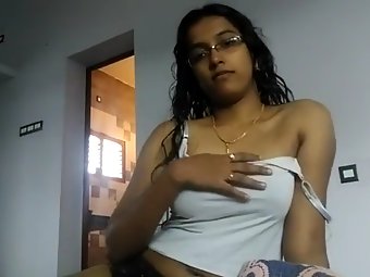 Indian MMS Videos Of Cute Young Desi Girl Playing With Her Boobs